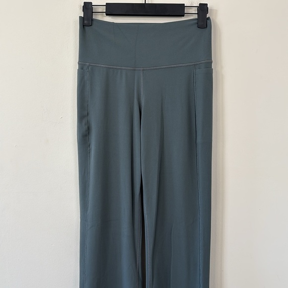 Athleta Transcend Stash Crop Straight Leg Bali Green Size Mendium Tall - Picture 6 of 14